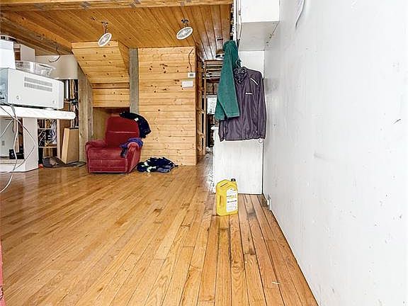 4th image of 217 Ellice STREET