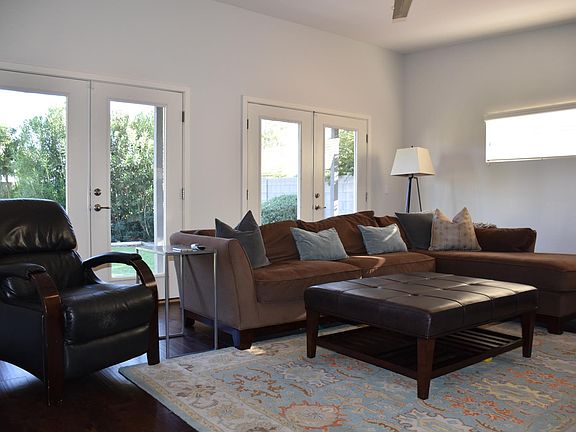 3rd image of 4027 E Fairmount Ave