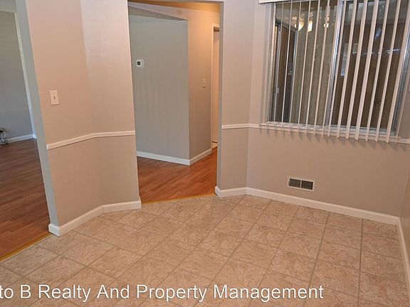 3rd image of 948 Desert Isle Dr
