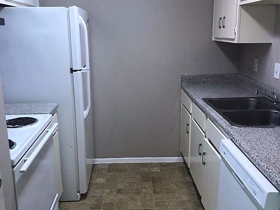 5th image of 5625 Antoine Dr APT 501