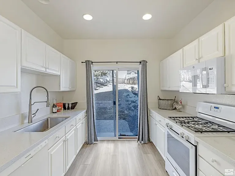 3569 Mashie Ct — Photo 6