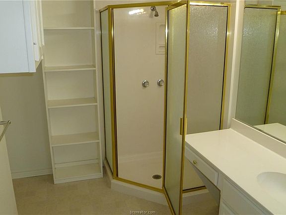 4th image of 3519 Graz Dr