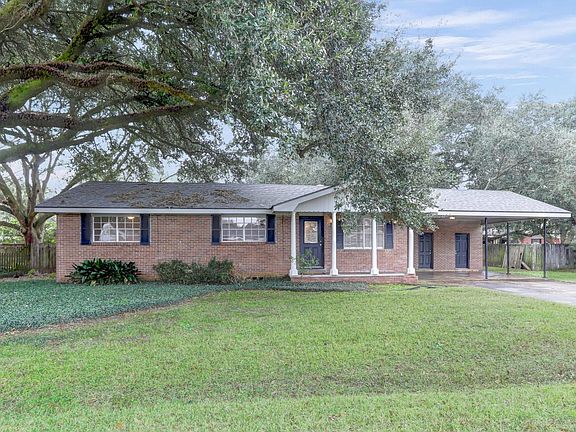 2nd image of 210 Live Oak Dr