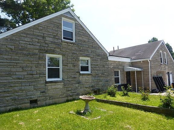 3rd image of 1700 Silver Ln
