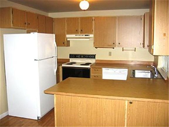 3rd image of 23240 NE 10th Pl