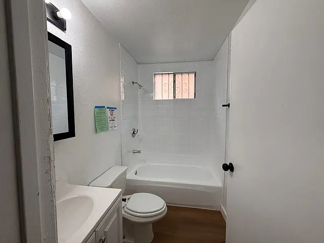 6300 S San Pedro St — Photo 8