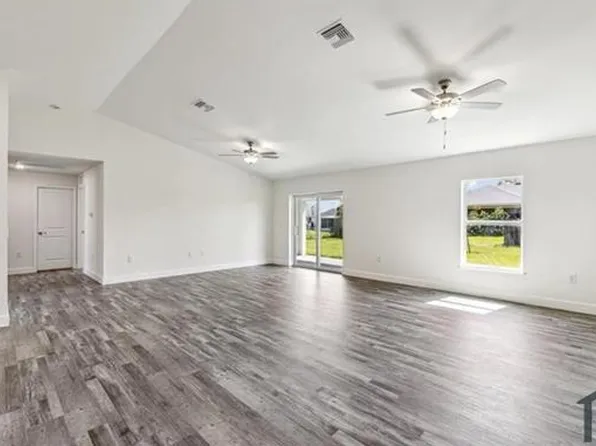 926 NE 12th Ter, Cape Coral, FL 33909