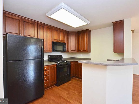 3rd image of 21210 McFadden Sq Unit 404