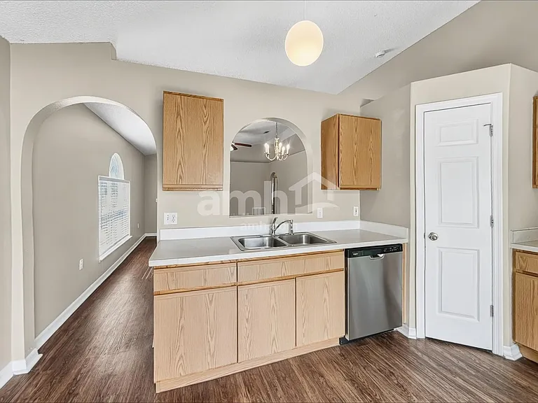 7861 Harbor Bend Cir — Photo 4