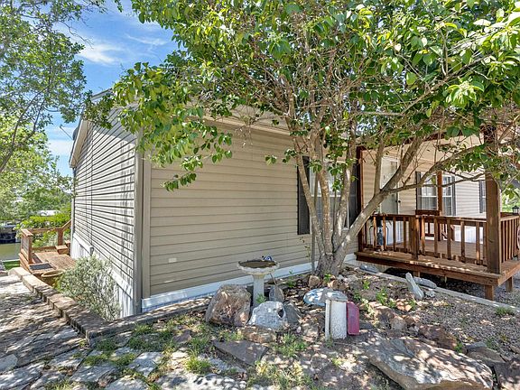 3rd image of 702 Liveoak
