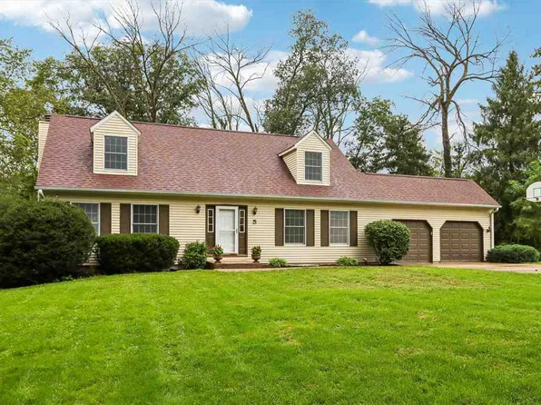 5 Hillcrest Heights Ln, Mount Vernon, IA 52314