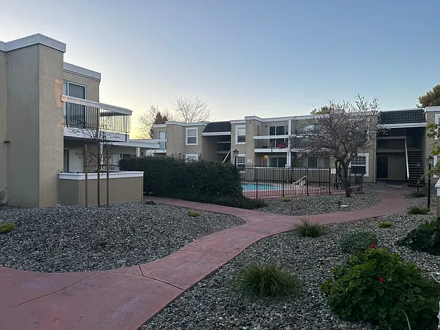 Monterey Garden Apartments — Photo 4
