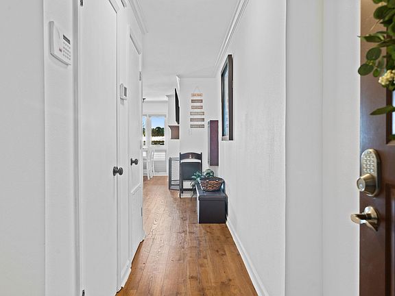 3rd image of 142 Lake Hamilton Dr APT 102