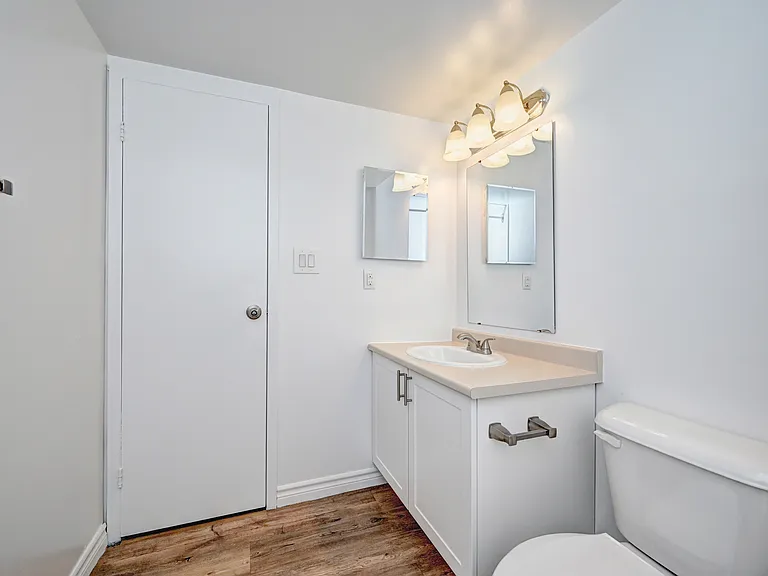 737 Ouellette Ave — Photo 25