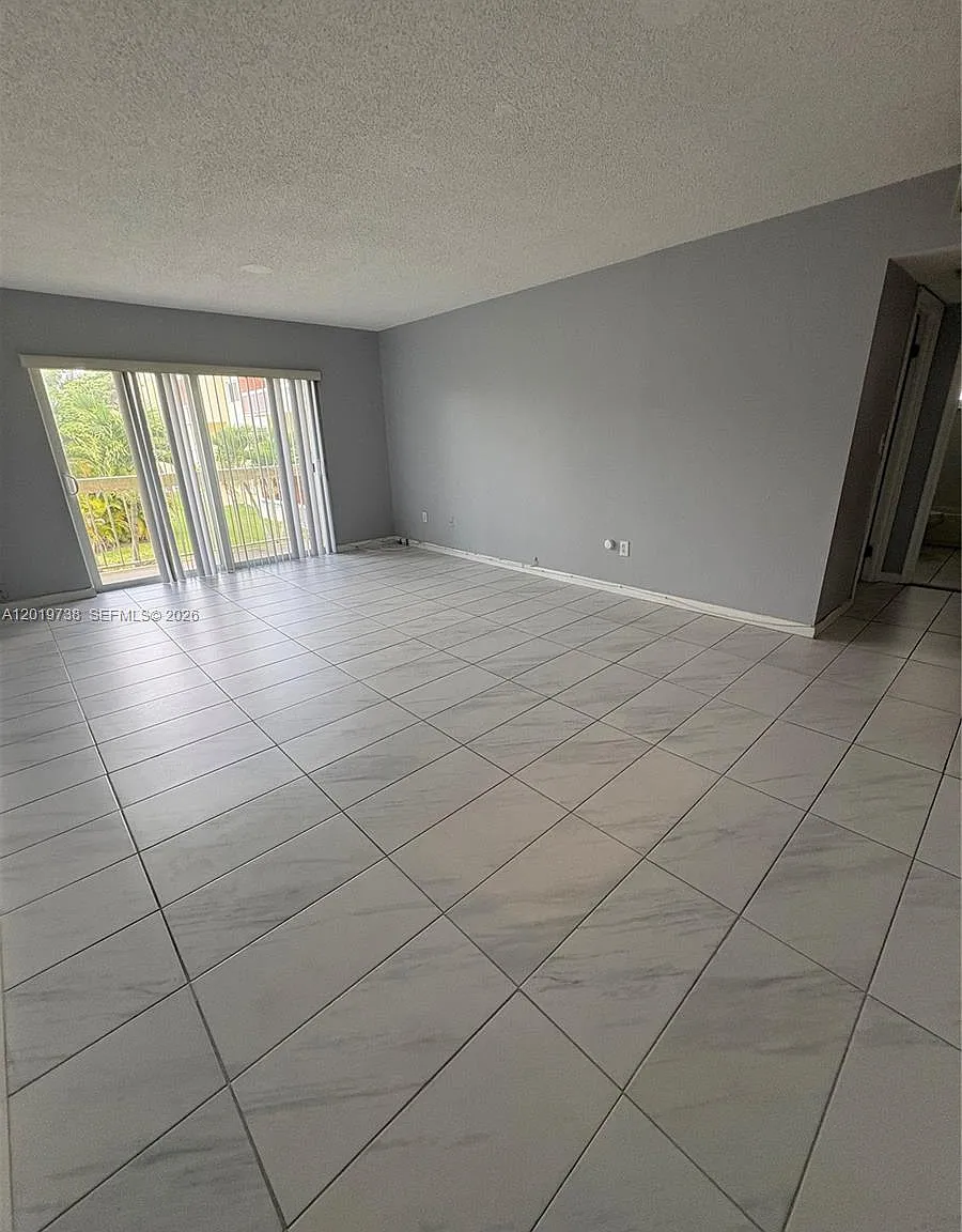 2 bed, 804 sqft, $2,000 — Photo 2