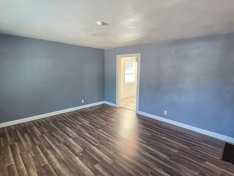 s7734 — Photo 2