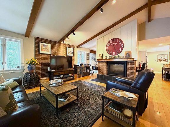 3rd image of 5 Finch Place