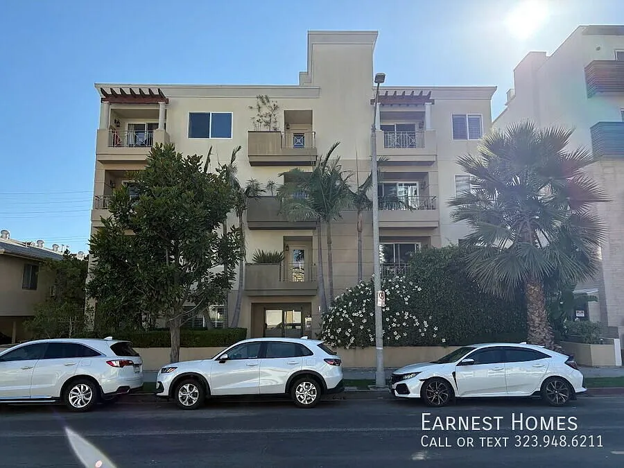 Spacious 2-Bed West LA Condo with Balcony, In-Unit Laundry & in Prime Location — Photo 1