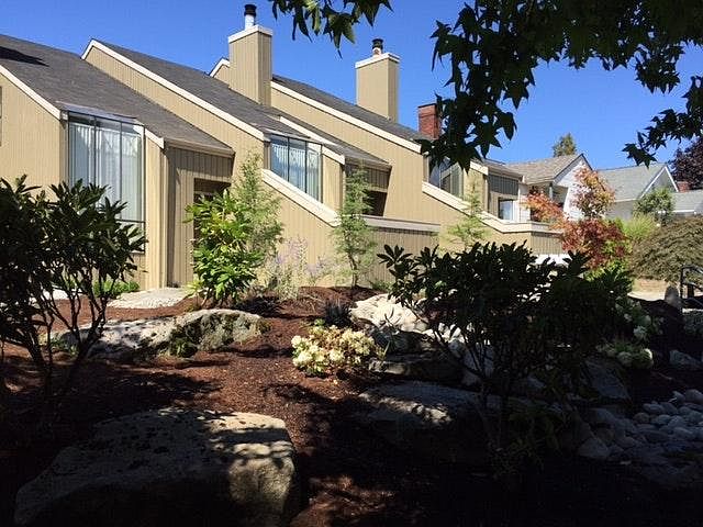 Front 5437 Fauntleroy Way SW