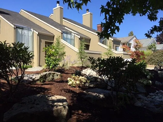 Front 5437 Fauntleroy Way SW