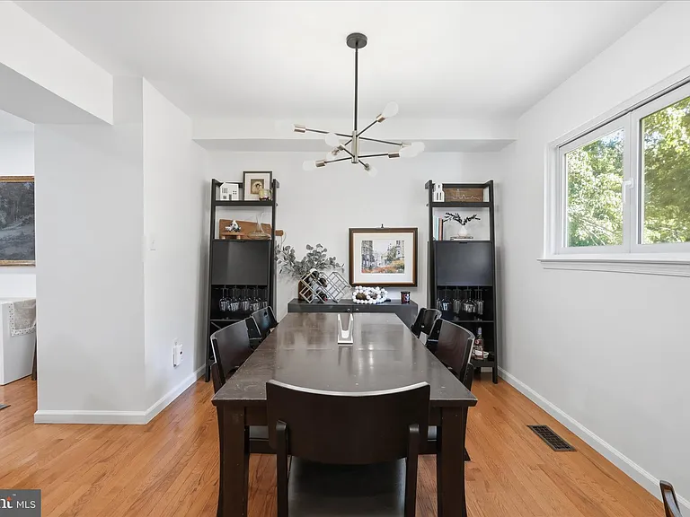2412 Rosedown Dr — Photo 9