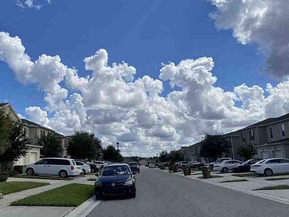 Exterior Neighborhood (street photo)