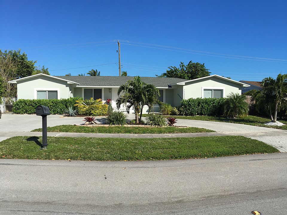 1st image of 21345 NE 19th Ct
