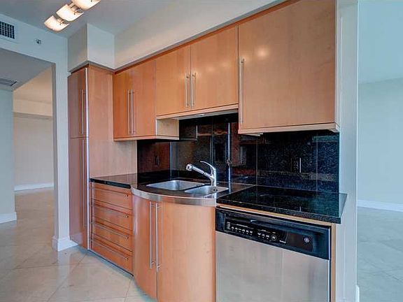 5th image of 6365 Collins Ave #Akoya