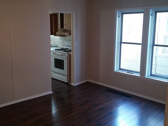 4th image of 61 Parkview Ave