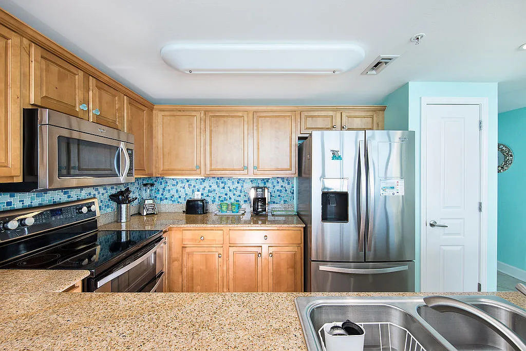 1524 W Beach Blvd — Photo 4