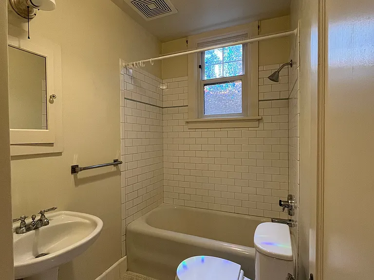 815 SE 32nd Ave #B — Photo 8