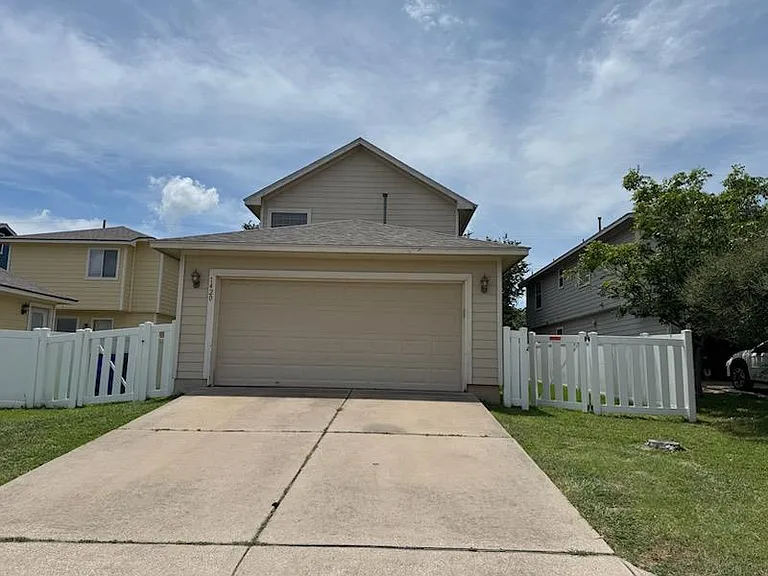 1420 Davis Mountain Loop — Photo 4