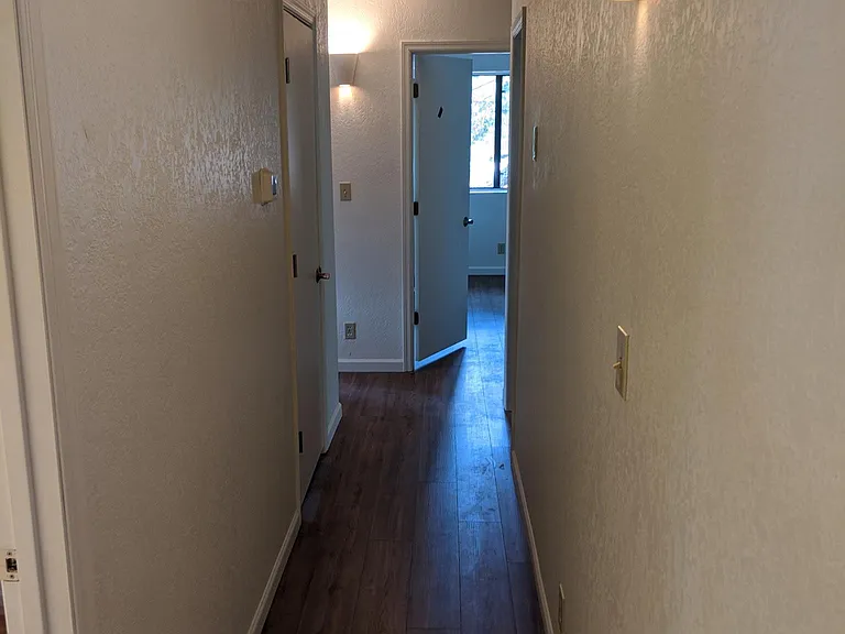 100 Ross Rd — Photo 15