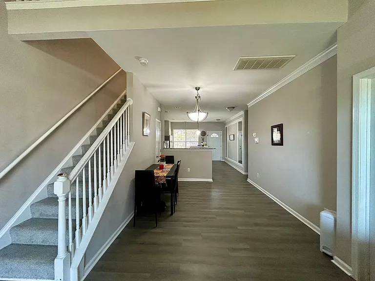2113 Livingston St — Photo 9