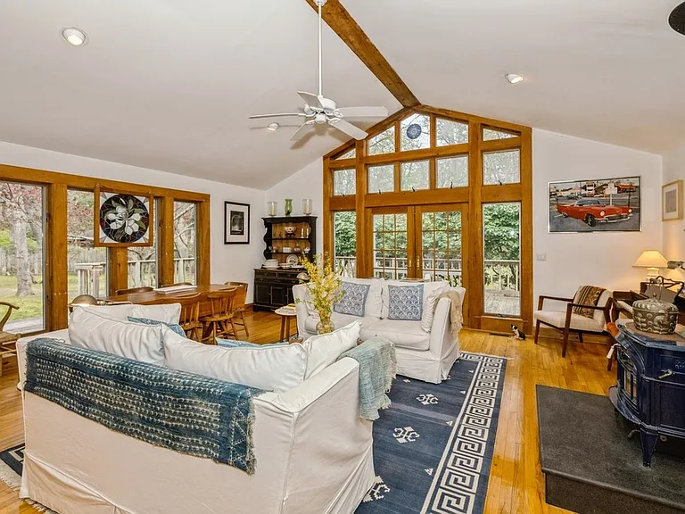 6 Spring Close Ln — Photo 1