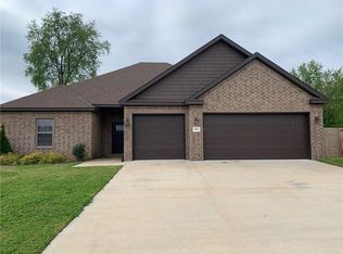 556 E Hayes St, Pea Ridge, AR 72751