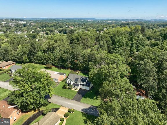 5th image of 2541 Edgewood Ln