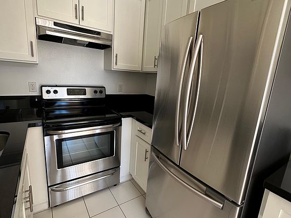 3rd image of 11677-11683 Goshen Ave #305