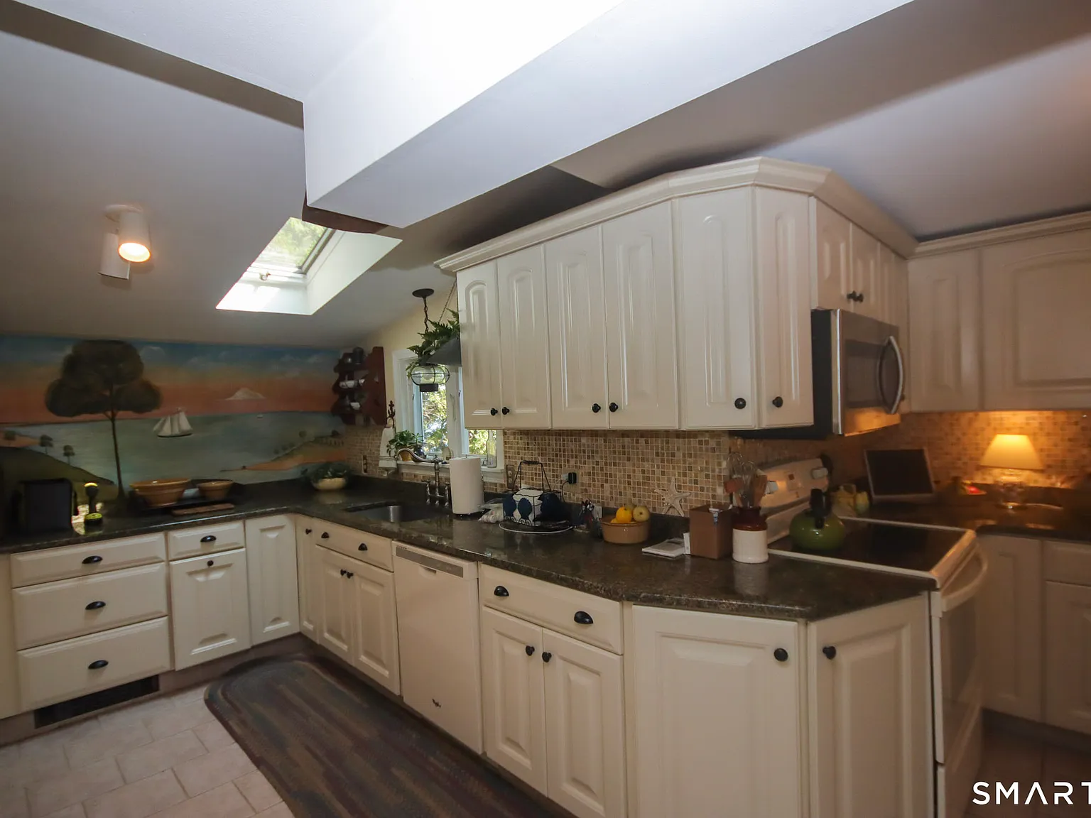 2 bed, 1.5 bath, 1517 sqft, $2,400 — Photo 3