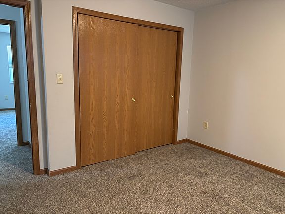 5th image of 4937 N River Rd #B