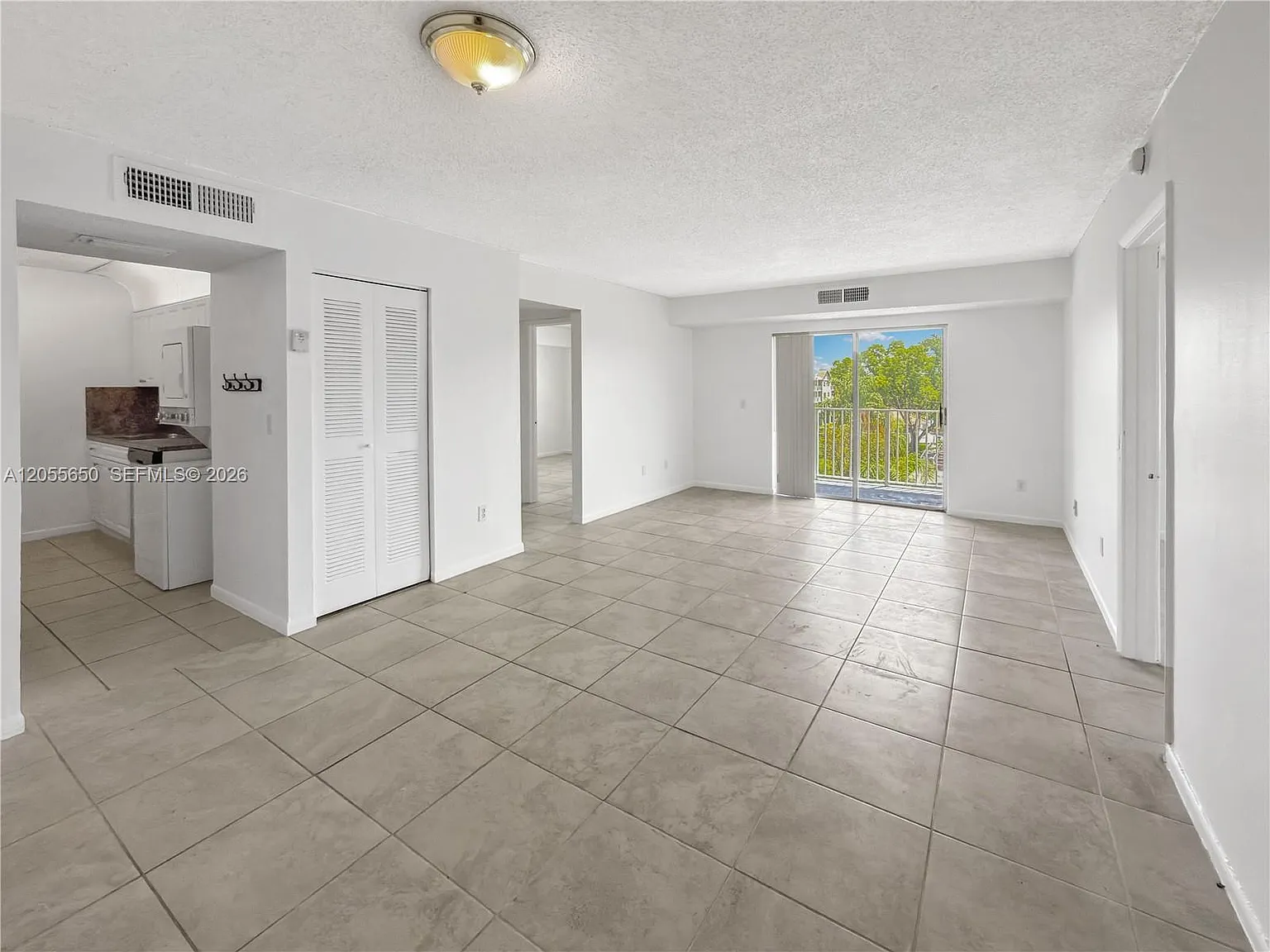 Saga Bay Gardens Condo — Photo 2