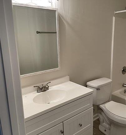 5th image of 2111 E 3rd St #A