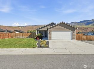 117 Island Loop, Rock Island, WA 98850