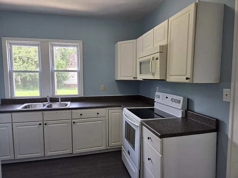 2319 N Sheridan Rd — Photo 6