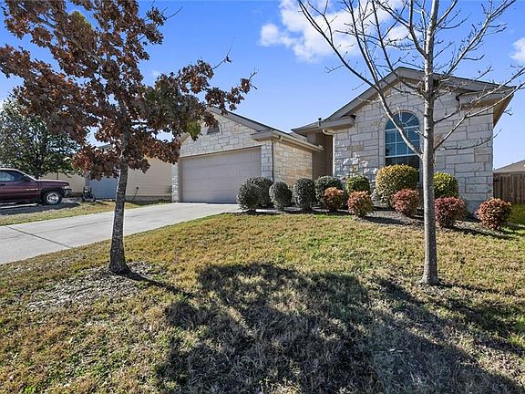 4th image of 233 Tolcarne Dr