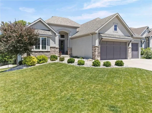 21510 W 45th Ter, Shawnee, KS 66226