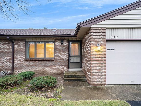 2nd image of 612 Gardenview Dr SW