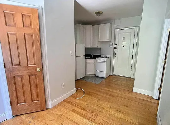 132 Thompson Street #6