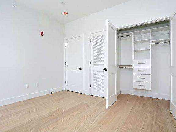 5th image of 7-32 Richard St