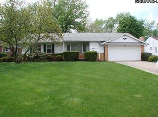 996 Cranbrook Dr, Highland Heights, OH 44143